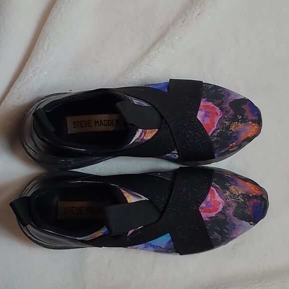 Girl's Steve Madden slip on shoes - Picture 7 of 9